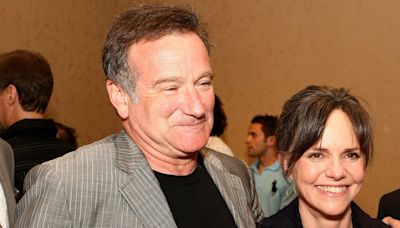 Sally Field Recalls How Robin Williams Helped After Her Father’s Death