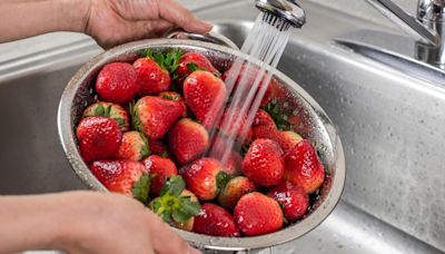 The Best Way To Clean Your Strawberries And Keep Them Fresh