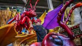 Una multitud baila al ritmo que le pongan a dos semanas del carnaval de Río de Janeiro