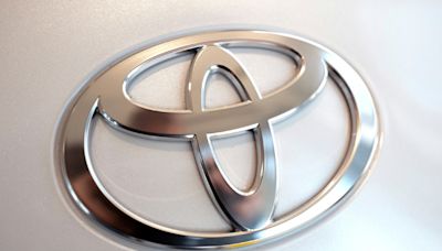 Weak yen helps Toyota compensate for Japan problems