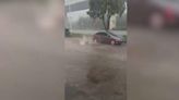 Heavy rain, gale, hailstorm lash Guangzhou