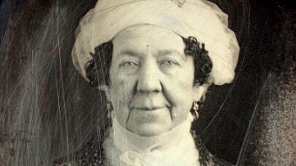 National Portrait Gallery buys oldest photo of US first lady