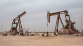 Oil Confined to Tight Range With Mideast and Stockpiles in Focus