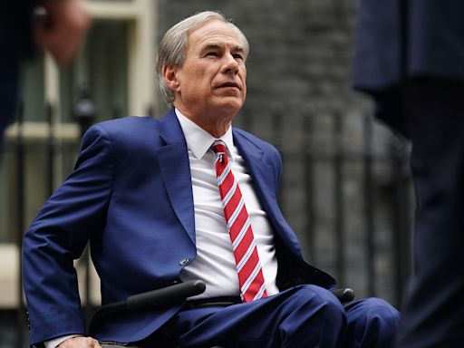 Greg Abbott attacks Harris for busing migrants — before bragging about doing the same thing