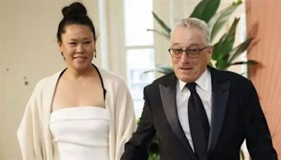 La gran fiesta japonesa de Joe Biden reúne a Robert de Niro con el dueño de Amazon, Jeff Bezos