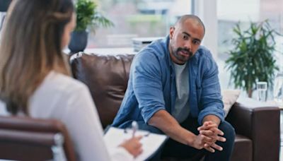What is The Difference Between A Psychologist And A Therapist? Who Should You Choose For Your Mental Health Issue?