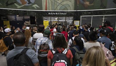 Hundreds of US flights canceled, delayed as travel disruption continues