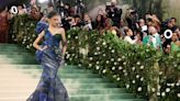 Zendaya, con toques de uva, protagoniza la pasarela de la Met Gala