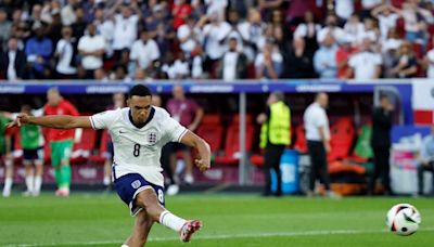 "Brilliant" England duo hailed by Warnock ahead of