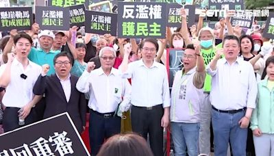 花蓮人站出來！民進黨首場「反濫權」人潮踴躍 民眾嗆藍白：王八蛋啊