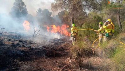 Estabilizado el incendio que ha calcinado cien hectáreas de monte en Hellín (Albacete)