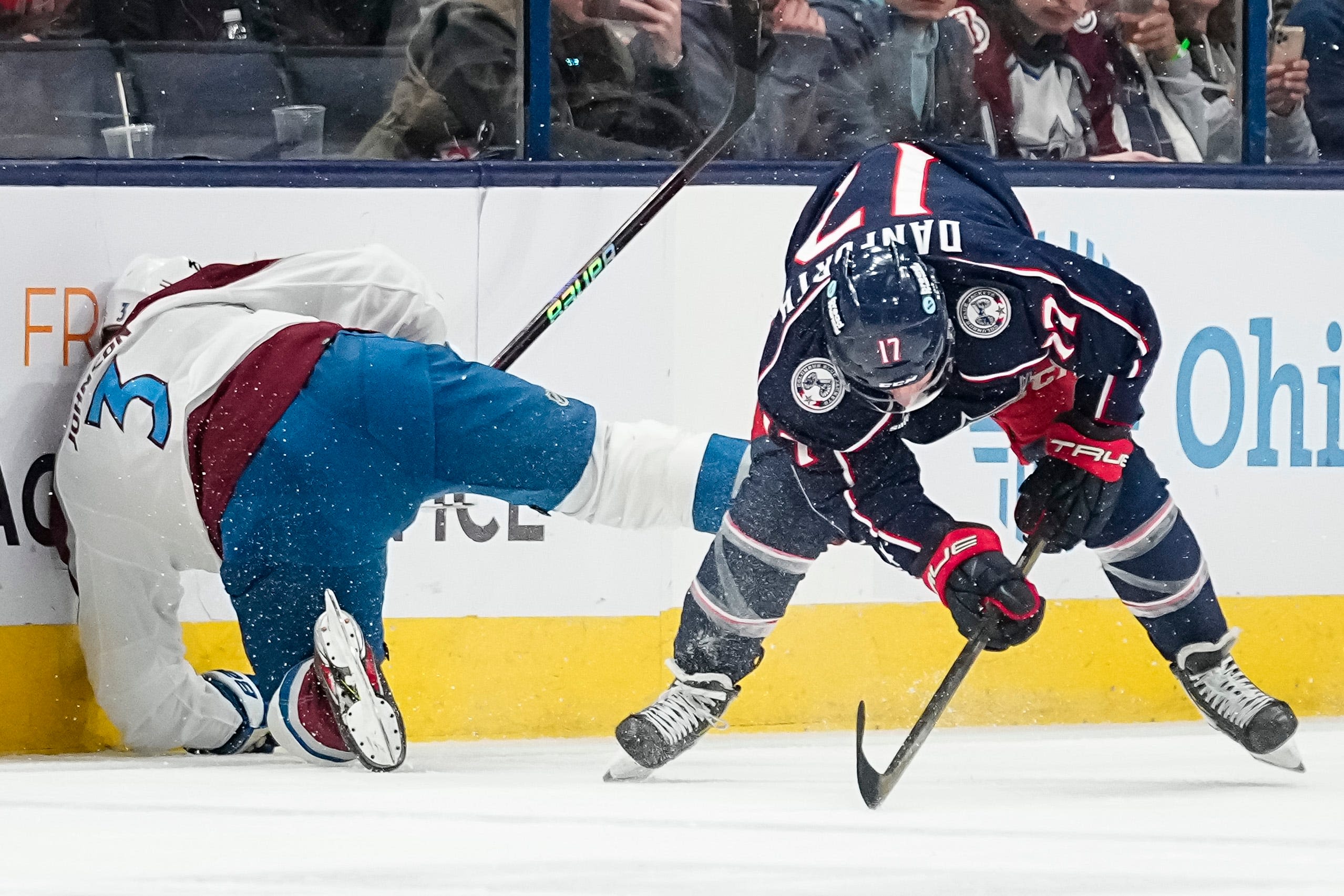 Columbus Blue Jackets reunite with defenseman Jack Johnson