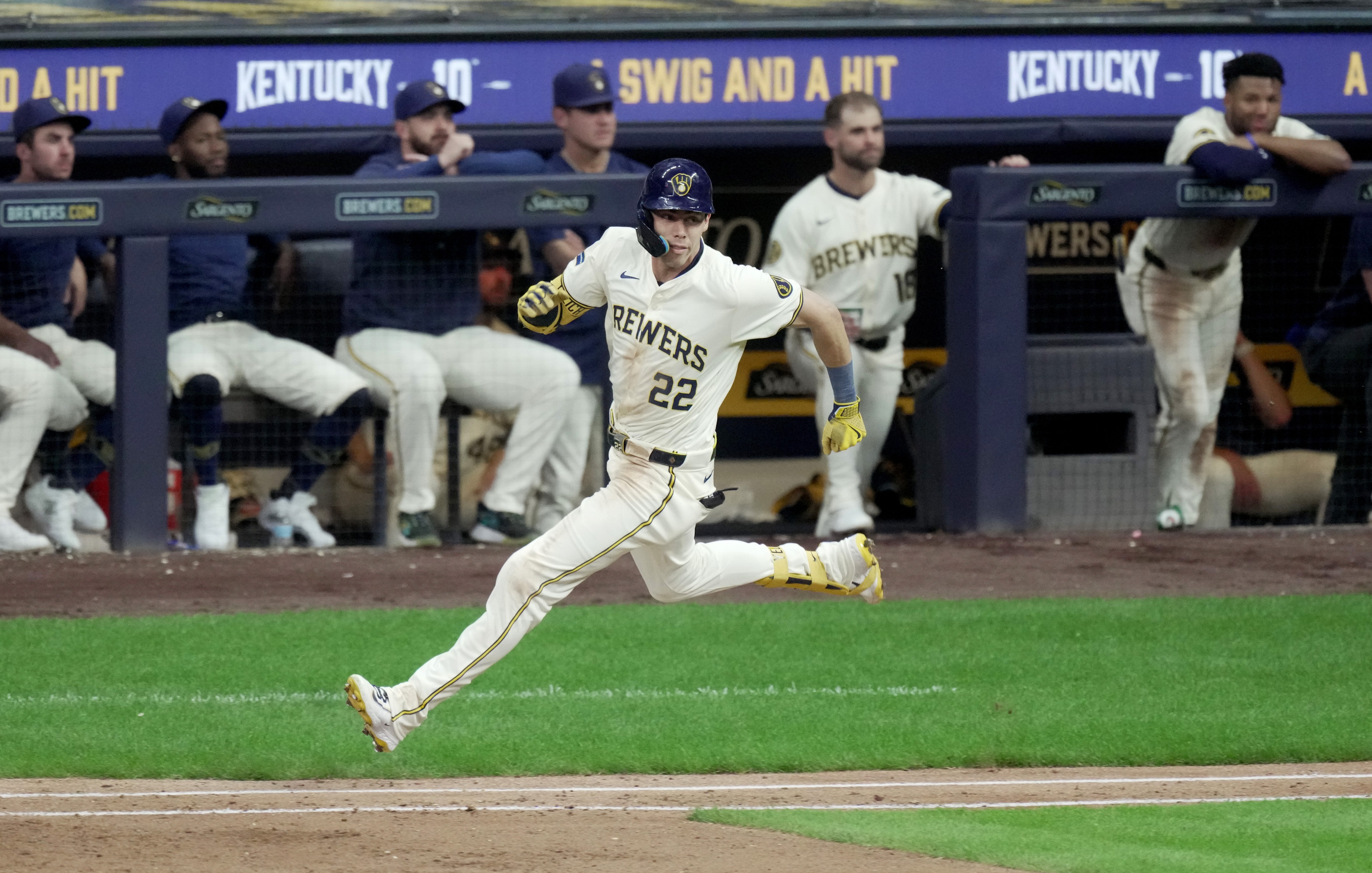 What to know about Christian Yelich's back injury, severity of it, Brewers depth in outfield without him