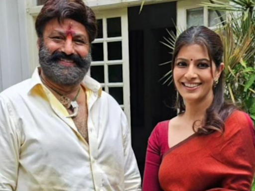 Varalaxmi Sarathkumar invites Nandamuri Balakrishna for her wedding! | Telugu Movie News - Times of India