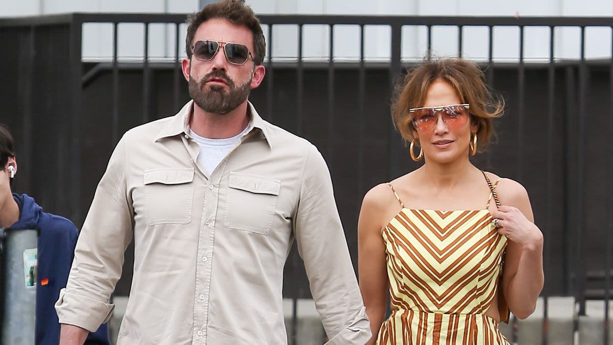 Jennifer Lopez and Ben Affleck Are Waiting to Announce Their Breakup So It Can All Be "Seamless," Source Claims