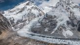 Kenyan climber dies on Everest, Sherpa missing