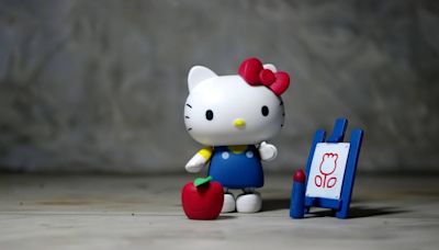 Hello Kitty是貓嗎？ 三麗鷗再次澄清「她是人類小女孩」：來自英國倫敦