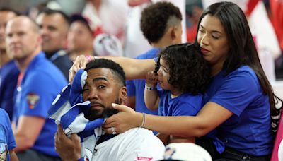 Home Run Derby's nail-biting finish had Teoscar Hernandez, Bobby Witt's families on edge