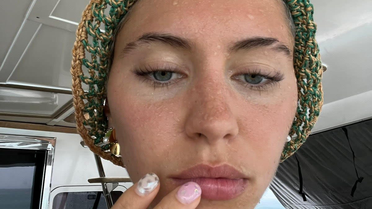 Iris Law’s New Korean Gel Manicure Is Perfect For Short Nails