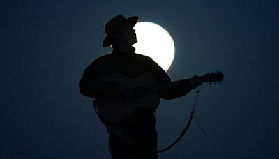 Disfruta Xochimilco a la luz de la luna: lánzate a este evento gratis con música en vivo