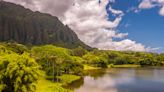 Hawaii tourists break rules at this popular attraction for photo