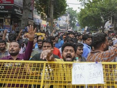 UPSC aspirants continue protests against coaching centres in Delhi