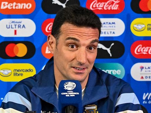 Qué dijo Lionel Scaloni sobre el beso que le dio el utilero de la Selección tras el triunfo ante Ecuador