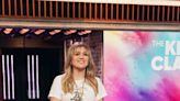 Kelly Clarkson Debuts a Fresh Set of Light-as-Air Bangs