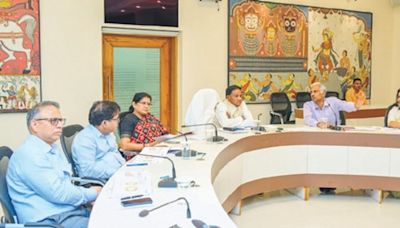 CM Majhi discusses budget outlines at all-secretary meeting