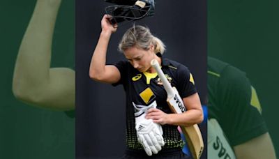 Ellyse Perry's bizarre run-out: Star all-rounder left clueless | WATCH