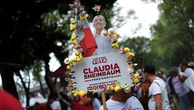 Analysis-Mexico presidential race has clear favorite, but pollsters say turnout key