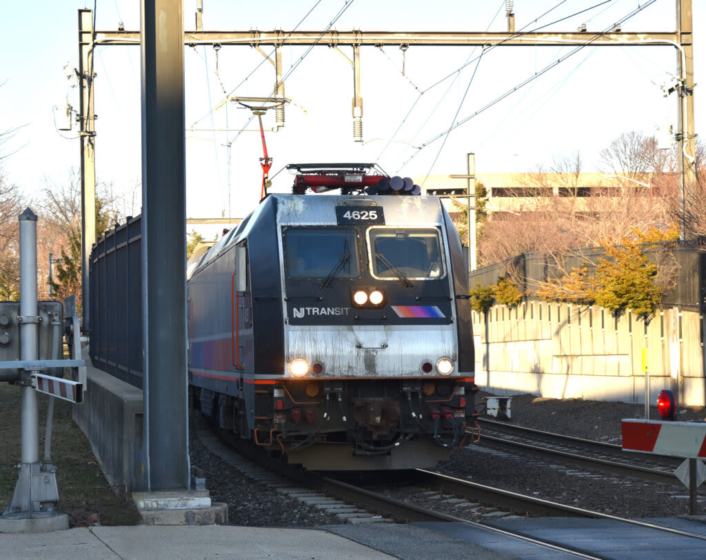Gov. Murphy calls for Amtrak investment after cable issues cause hourslong delays