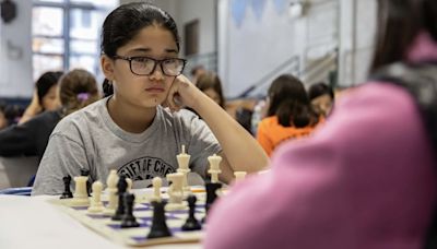 Mariángel Vargas, la niña que se convirtió en campeona de ajedrez desde un albergue de migrantes