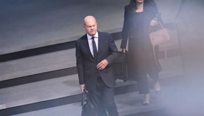 Was befindet sich in der Aktentasche von Kanzler Olaf Scholz? Video mit Antwort geht viral