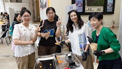 恒生大學開學日 管理層派發港式小食歡迎師生 | am730