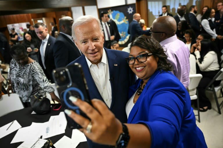 In Wisconsin, Biden seeks gain from Trump's economic misfire