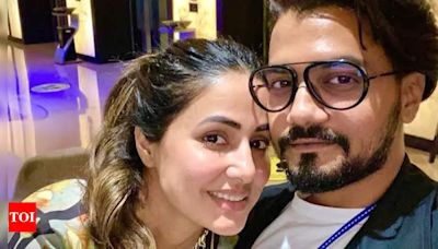 Hina Khan shares heartwarming picture with beau Rocky Jaiswal amid breast cancer treatment; writes, ‘My strength, you are the best’ - Times of India