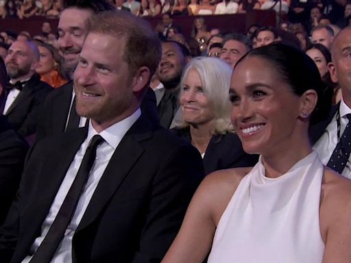 Harry récompensé : dos nu et chignon haut… ce subtil clin d’œil de Meghan Markle à son mari pour cette soirée spéciale