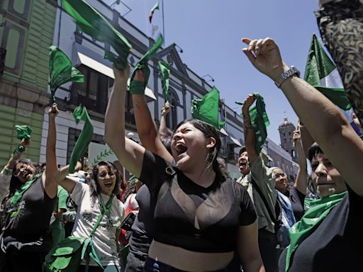 El Congreso de estado mexicano de Puebla despenaliza el aborto y grupos proaborto celebran