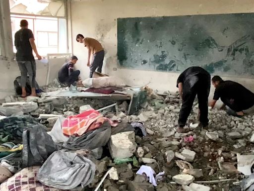 Ataque aéreo israelí mata a decenas de refugiados en una escuela de la ONU, dicen funcionarios de Gaza