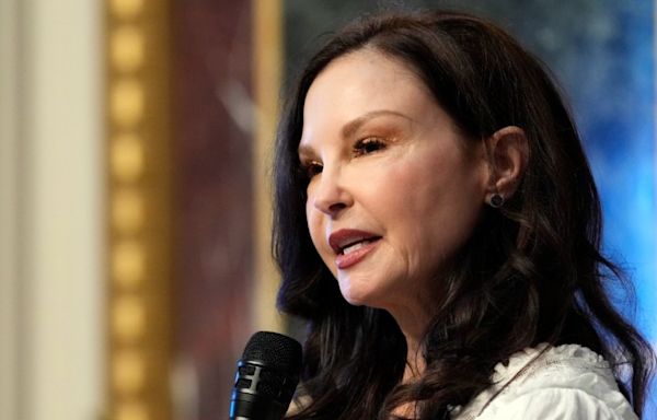 Ashley Judd calls on Biden to step aside