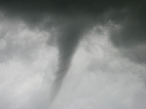Landspout tornado spotted at golf course in Hollister
