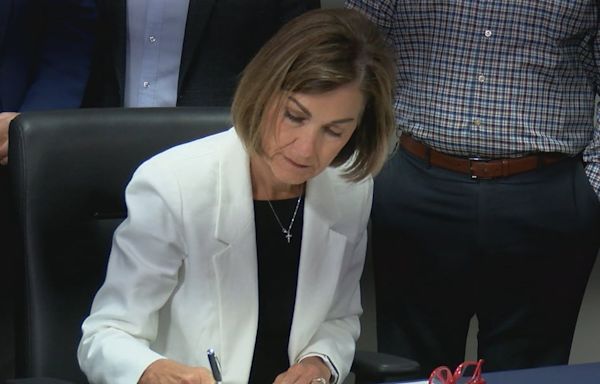 Gov. Reynolds signs bill to bolster childhood literacy