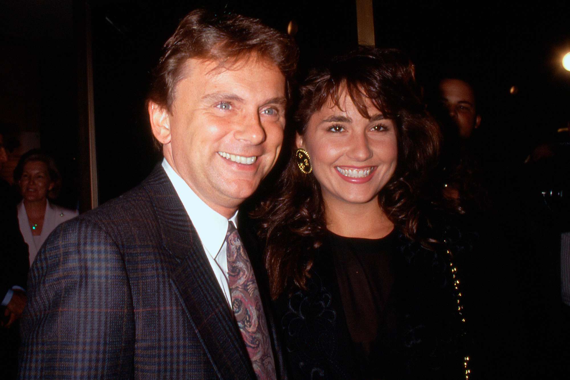 A Winning Pair! Throwback Photos of Pat Sajak and Wife Lesly Brown as He Signs Off from “Wheel of Fortune”