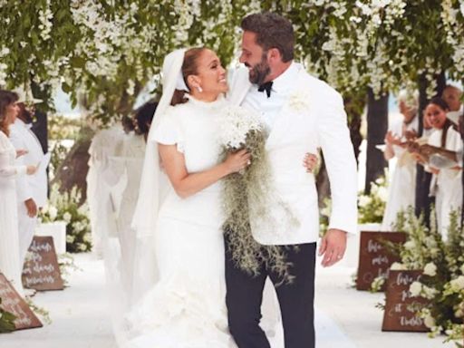 Jennifer Lopez y Ben Affleck pasan su aniversario separados: recordamos cómo fueron sus dos bodas