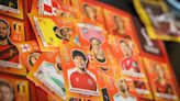 "Panini creó un monstruo": el furor que causan las estampitas del mundial de fútbol en Latinoamérica