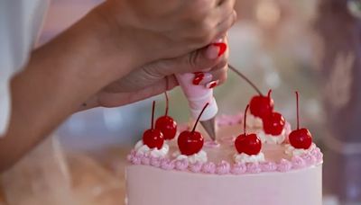 Zen and the art of buttercream frosting: Inside Philly’s cult cake-decorating class