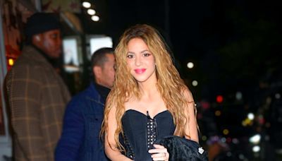 Shakira conquista Nueva York con un look de corsé y pantalón ancho que conecta con Sofia Vergara