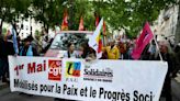 1er-Mai: des dizaines de milliers de manifestants pour les salaires ou pour la paix