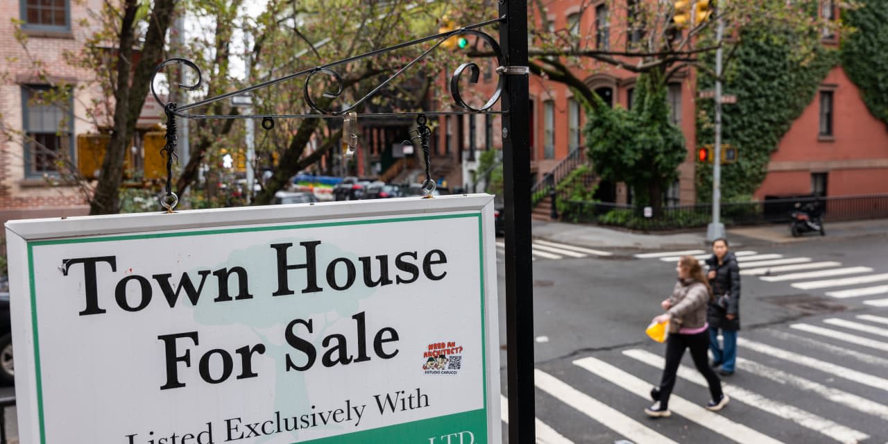 Mortgage Rates Are Sliding. Don’t Make That Offer Just Yet.